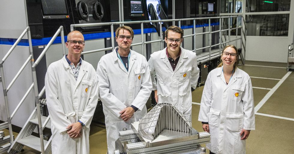 Fromm Left to Right: Rik van der Meer, Joost Kroon, Dennis Boon and Lisa Kieft-Lenders, Shell 3D Printing Center of Excellence and Workshop / Image courtesy of Shell / Photo: GE Additive