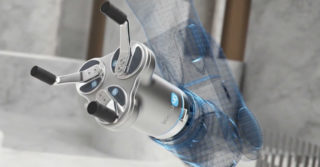 Flexible, high-feed 3-finger robot gripper for handling CNC machines