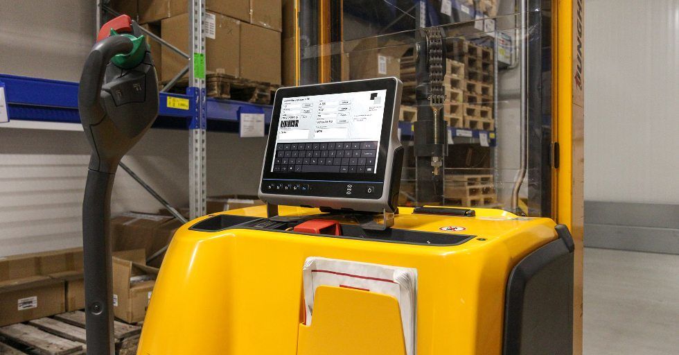 VMT9000 vehicle terminal with WiFi6 for harshest of environments in logistics and on agricultural and construction machinery