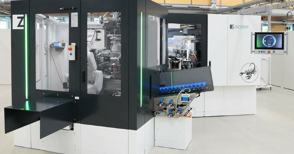 Automation in the production of disc or cylindrical brushes