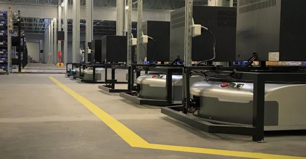 Automated logistics warehouse: 57 robots, 15,000 shipments per day