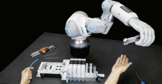 Festo: Pneumatic robot hand with human-robot collaboration potential