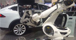 KUKA robot assembling Tesla / HMI 2017